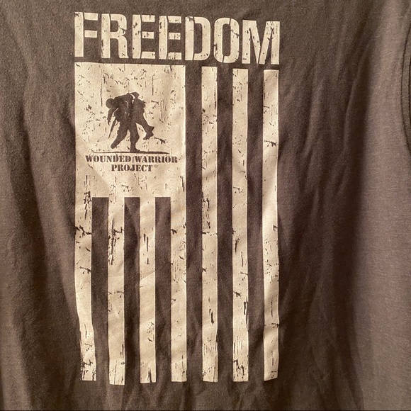 Under Armour t-shirt, gray, size L, EUC - Picture 2 of 3